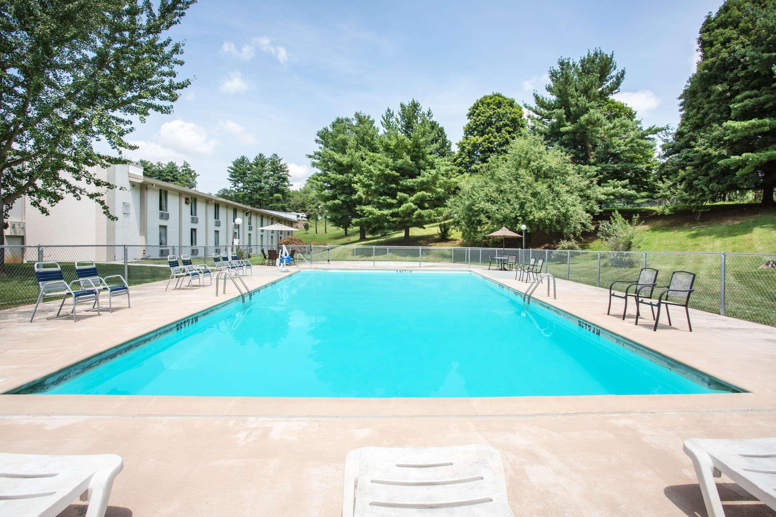 Spark By Hilton Daleville Roanoke North Exteriör bild